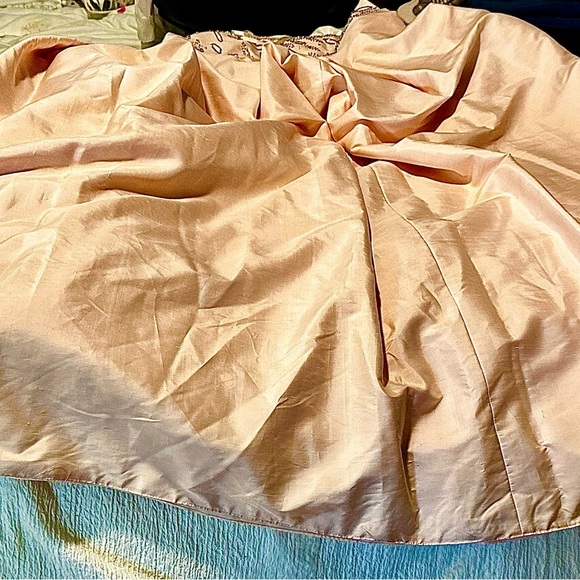 VTG NWT Victoria Royal Ltd Pink Delicately Beaded 100% Silk Ball Gown Opera - Picture 14 of 14